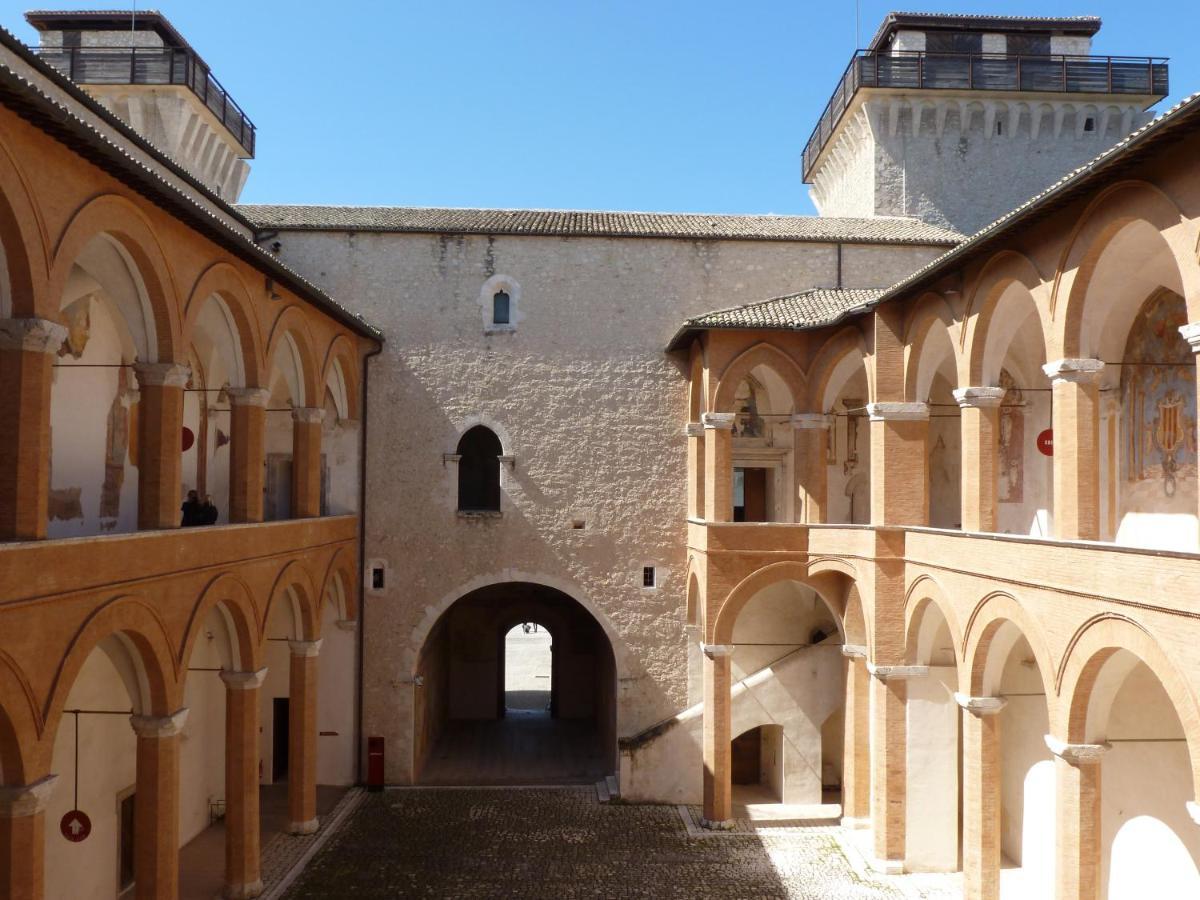 Palazzo Lauri Spoleto Exterior foto